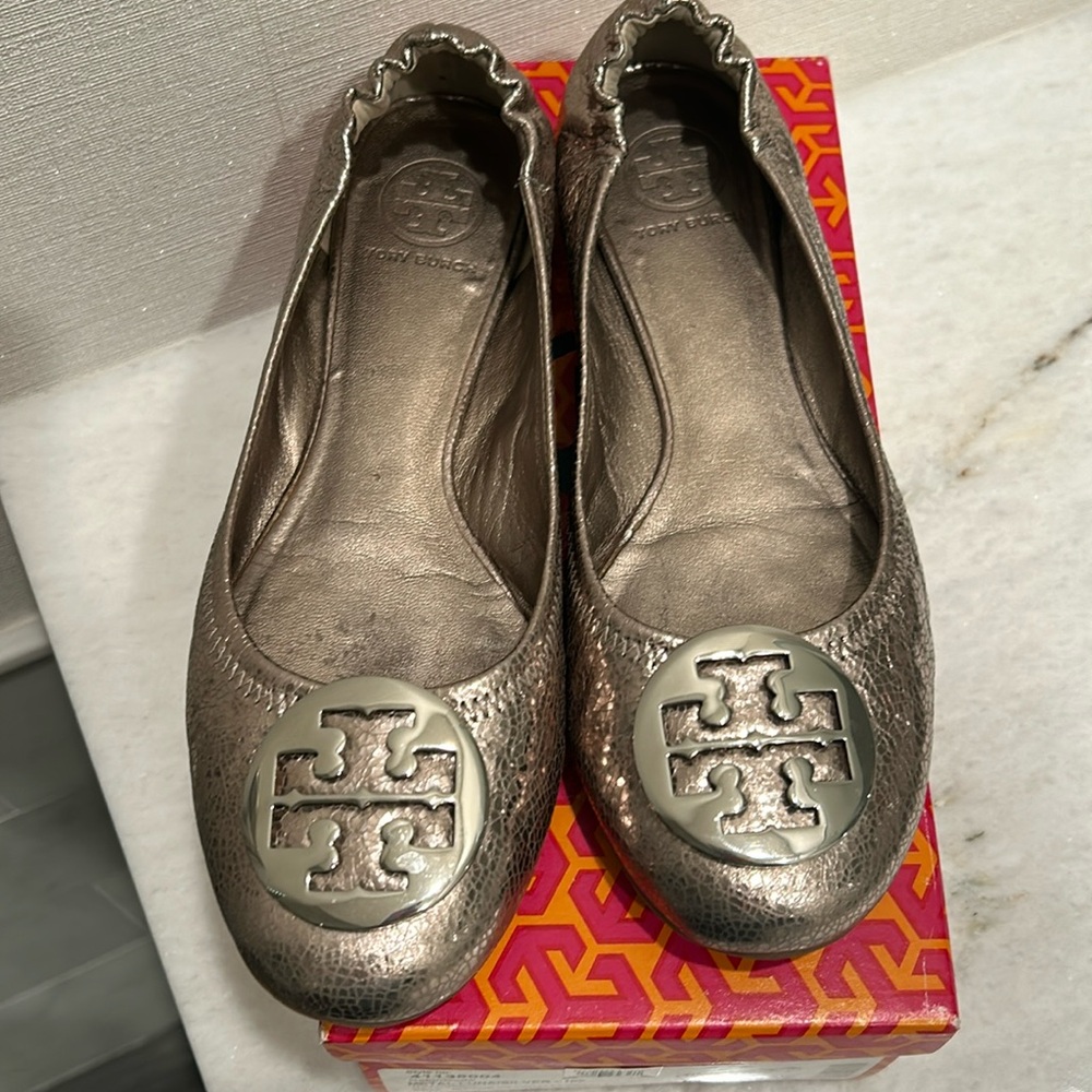 Tory Burch Reva flat silver